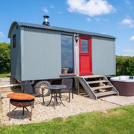 The Big Cwtch Shepherd'S Hut Kidwelly Exterior photo