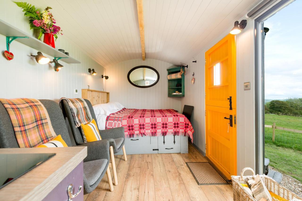 The Big Cwtch Shepherd'S Hut Kidwelly Exterior photo